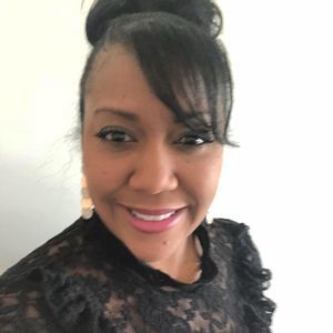 Meet your Posher, Dee dee